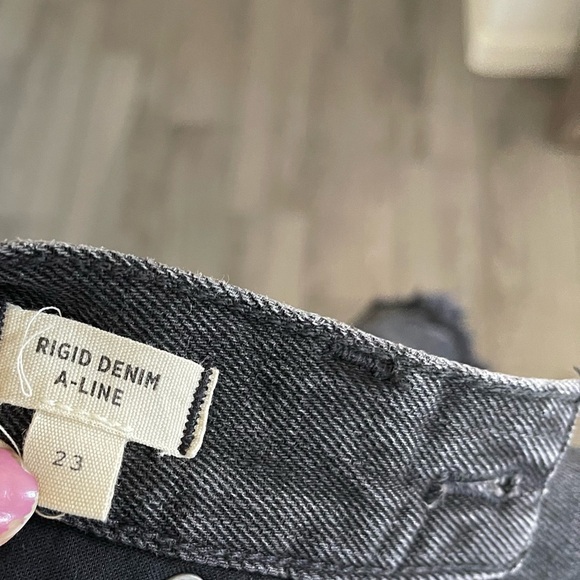 Madewell|Rigid Denim A-Line Washed Black Mini Denim Skirt w Frayed Hem, Buttons• - Picture 12 of 16
